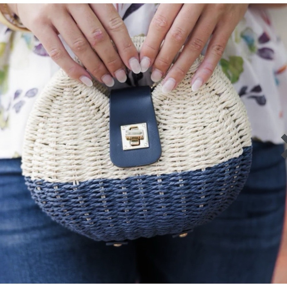 Shiraleah Chicago Straw Clamshell Mini Purse Blue Natural Beige Coastal Beach - Picture 2 of 16